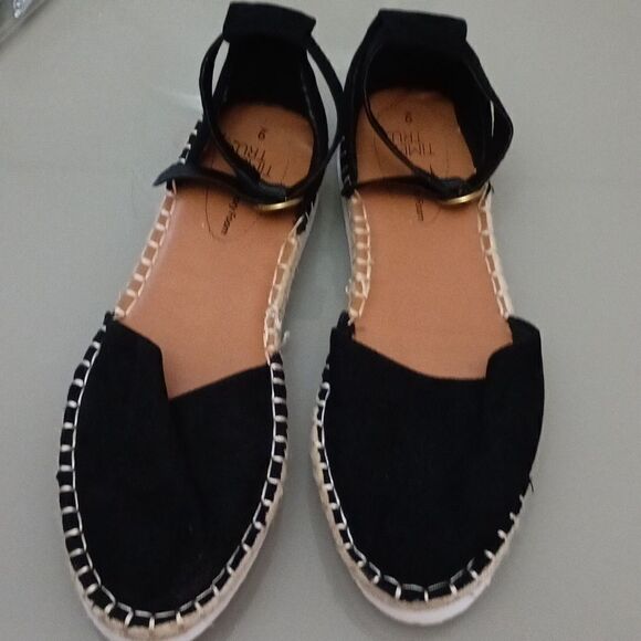 Time & Tru Women's Memory Foam Shoes sz 9 - Picture 1 of 7